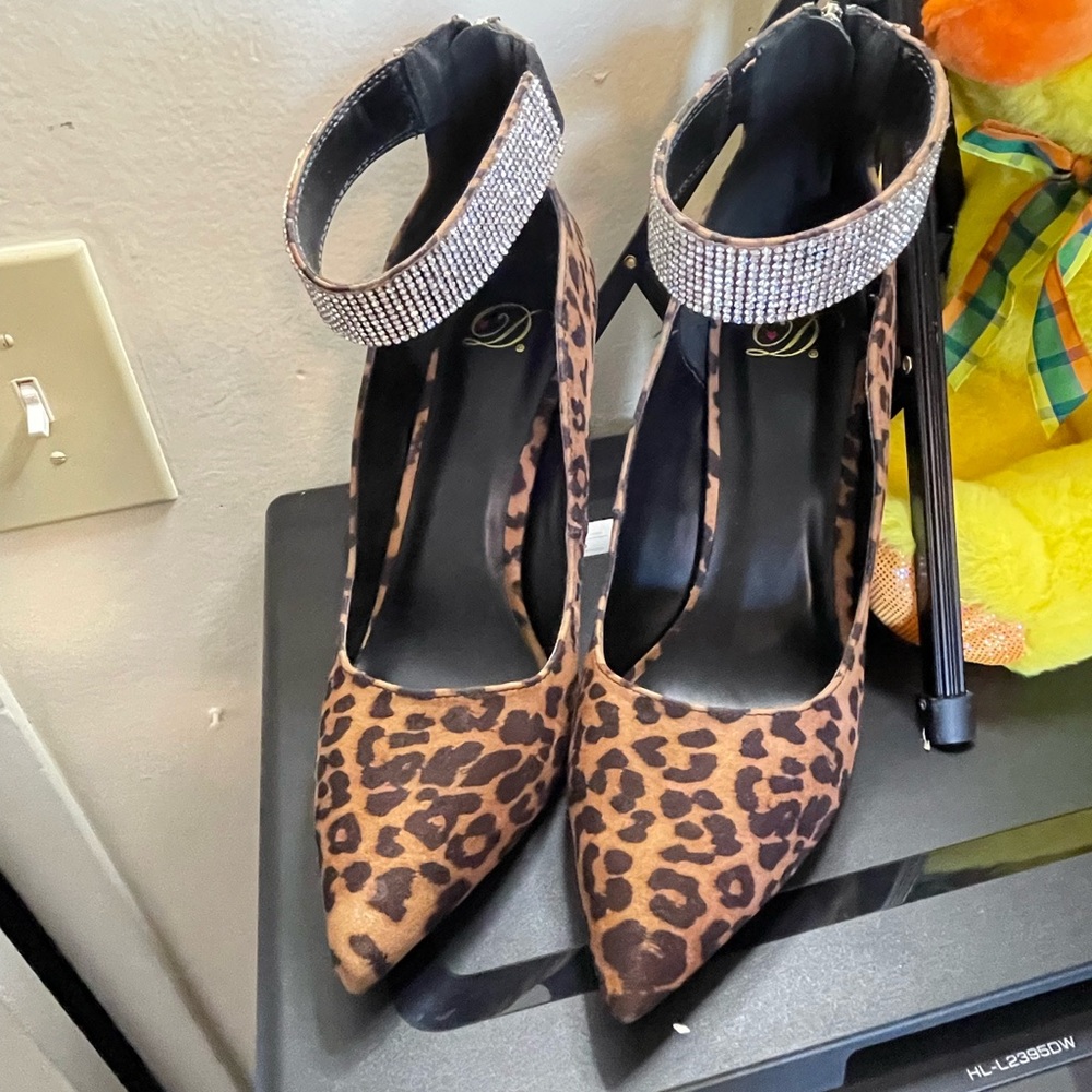 Shoes - Picture 5 of 6